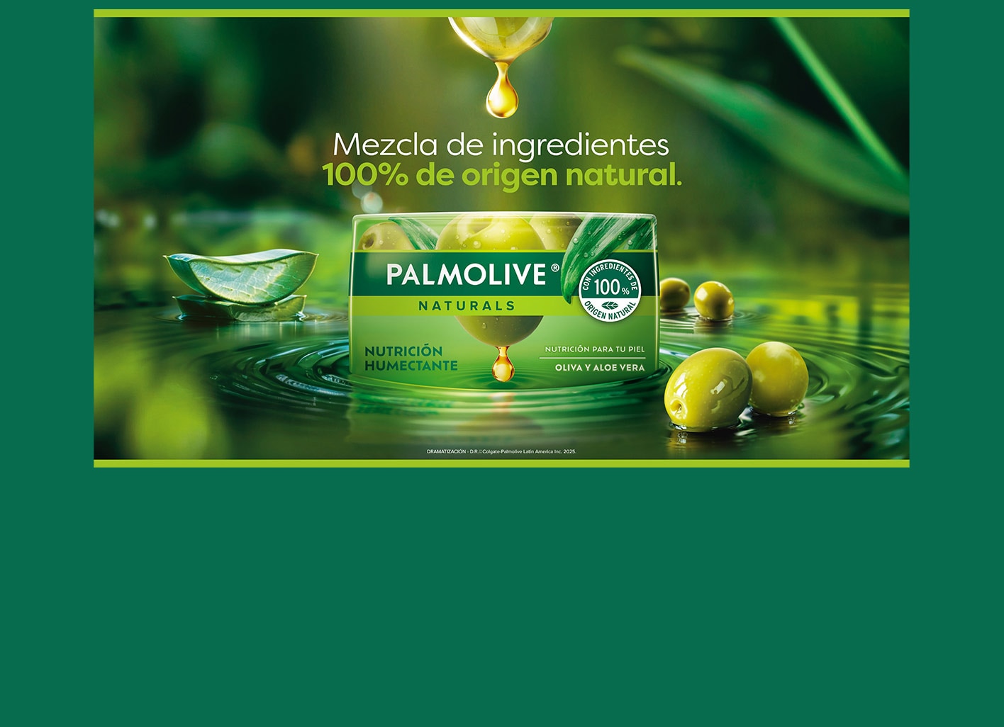 Jabón en barra Palmolive Naturals Oliva y Aloe Vera sobre agua con el texto Mezcla de ingredientes 100% de origen natural